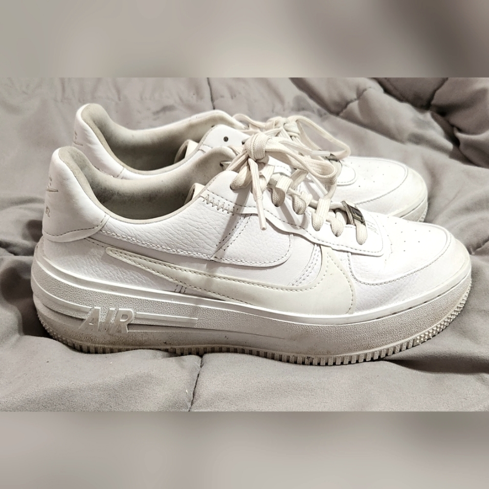 Size 8.5 nike air shoes